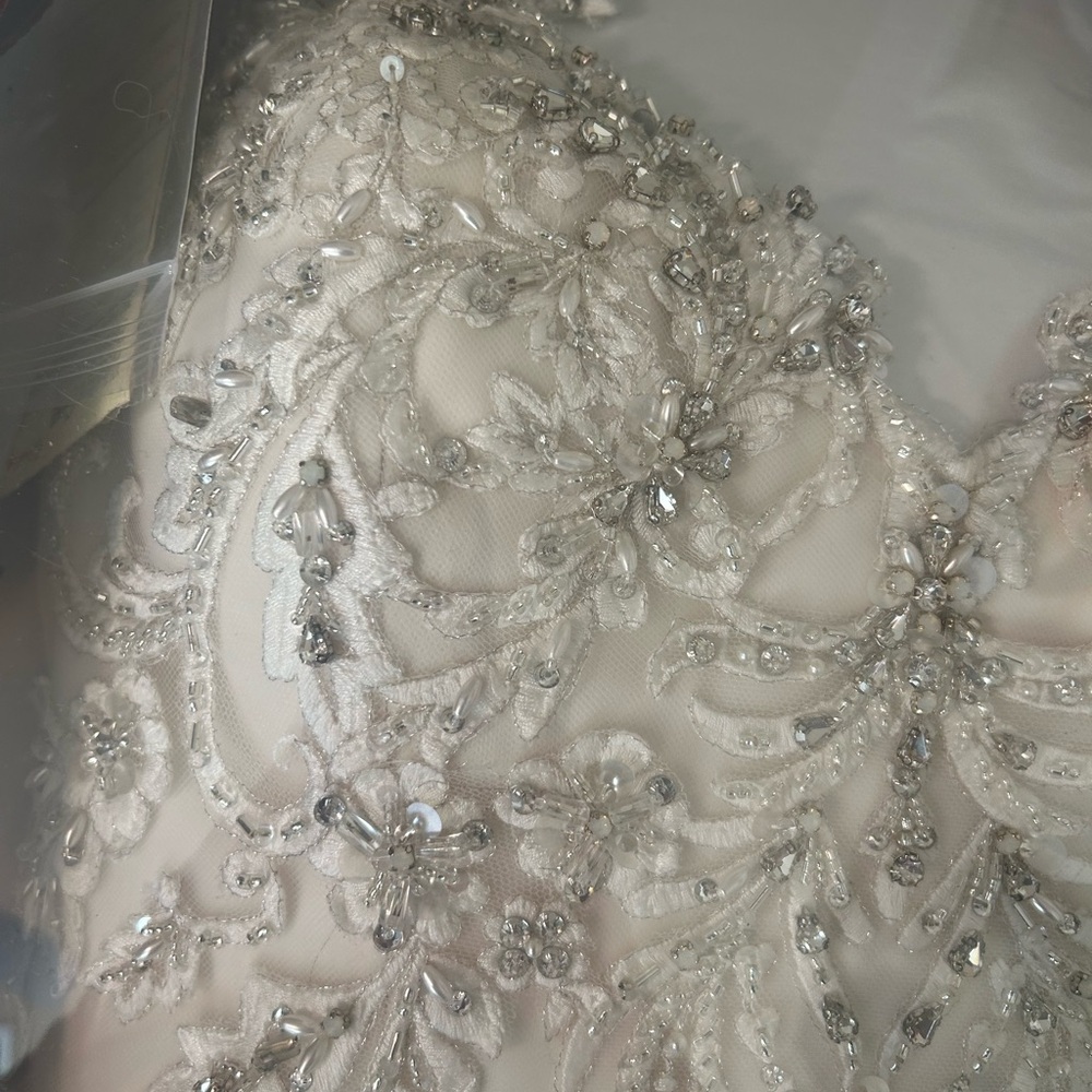 Maggie Sottero White Lace Wedding Dress - Picture 13 of 16